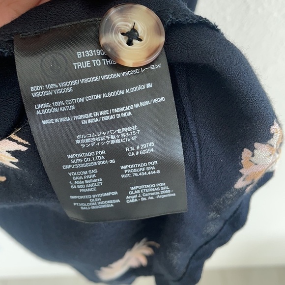 NWT Volcom Wrapsicle Black Wrap Dress - Picture 16 of 16